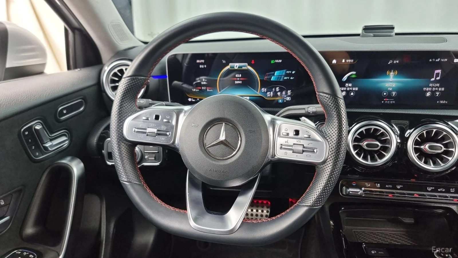 Mercedes-Benz A45 AMG 4MATIC* КОЖА* ПОДГРЕВ* КАМЕРА* NAVI* LED* , снимка 12 - Автомобили и джипове - 55449815