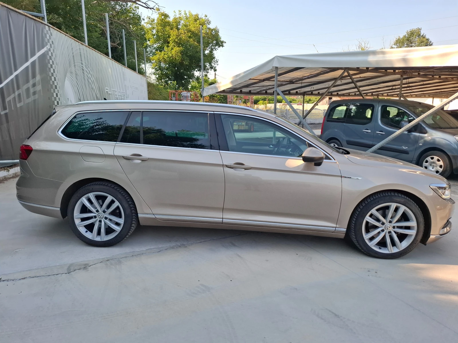VW Passat 2.0 TDI Sport 4Motion BlueMotion Tech, снимка 4 - Автомобили и джипове - 55562871