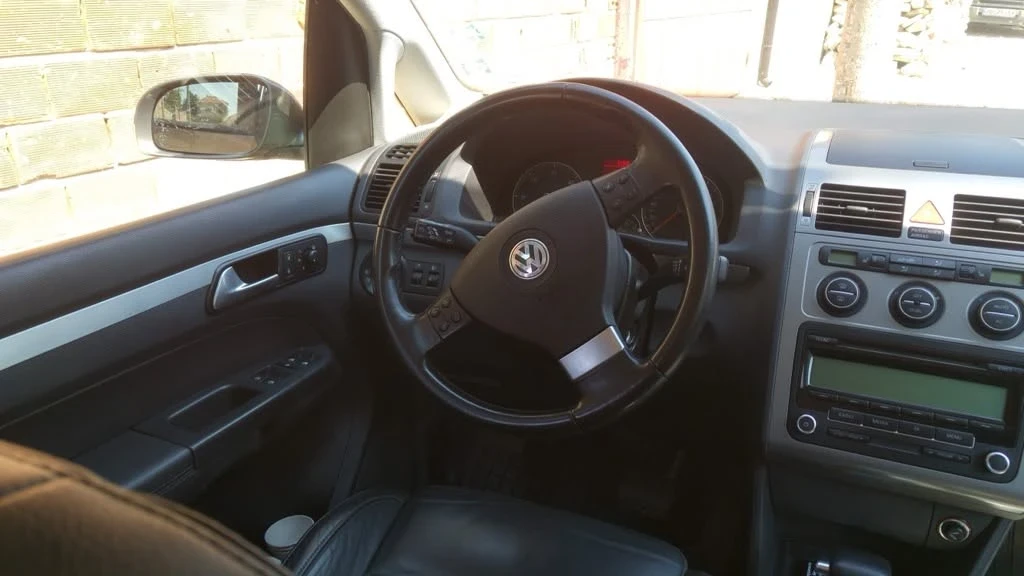 VW Touran, снимка 6 - Автомобили и джипове - 55850075