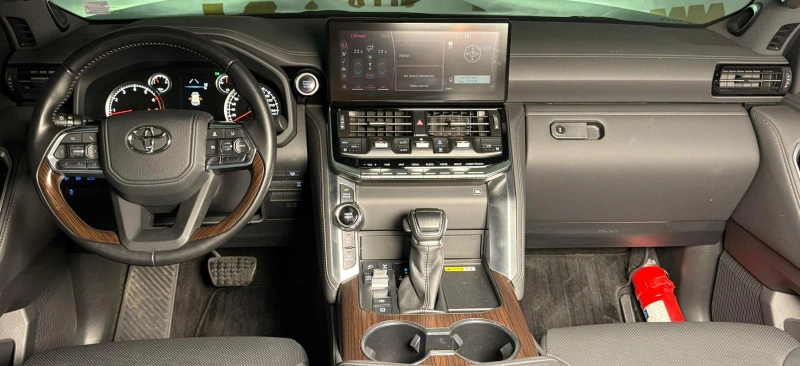 Toyota Land cruiser 300 * 10 speed shift, снимка 12 - Автомобили и джипове - 47878567