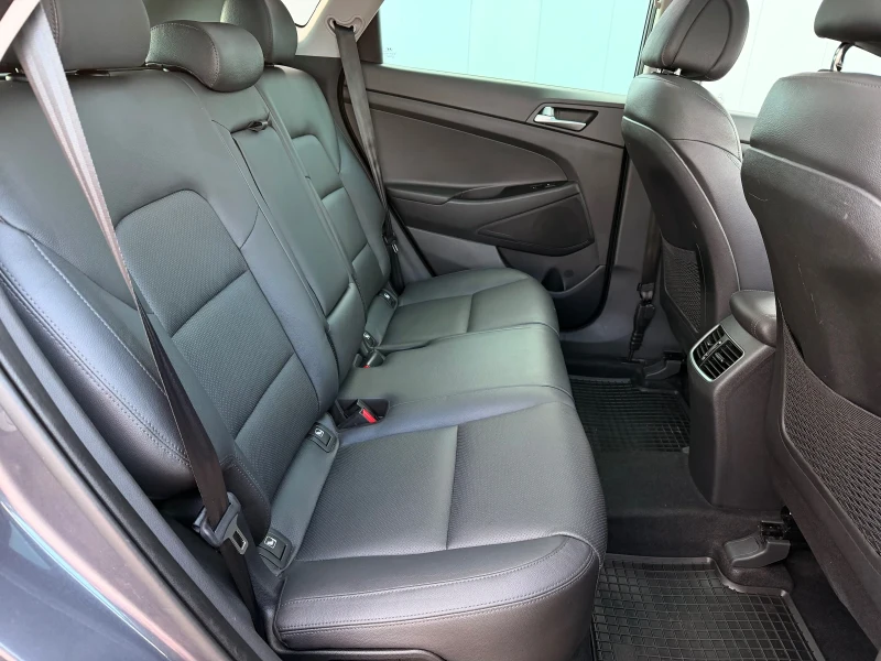 Hyundai Tucson 2.0 CRDi 4x4/ Premium/ Всички екстри/ История, снимка 14 - Автомобили и джипове - 53048437