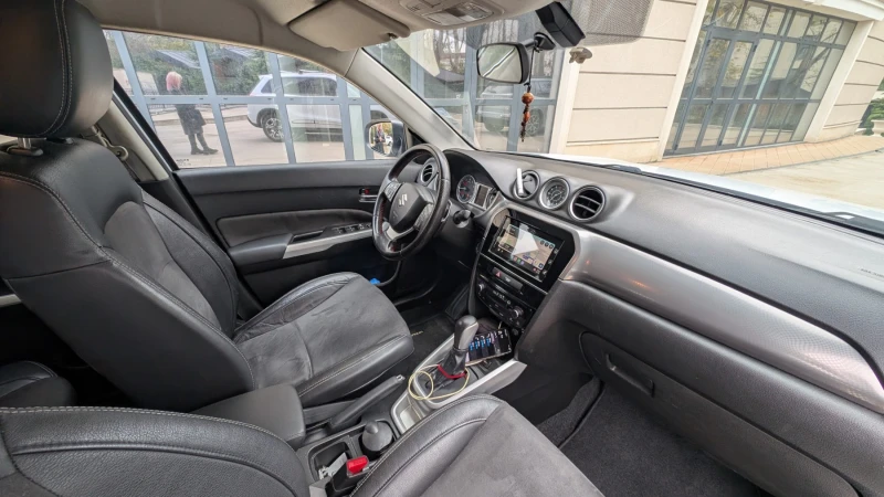 Suzuki Vitara 1.6 БЕНЗИН - АВТОМАТ, снимка 9 - Автомобили и джипове - 53189475