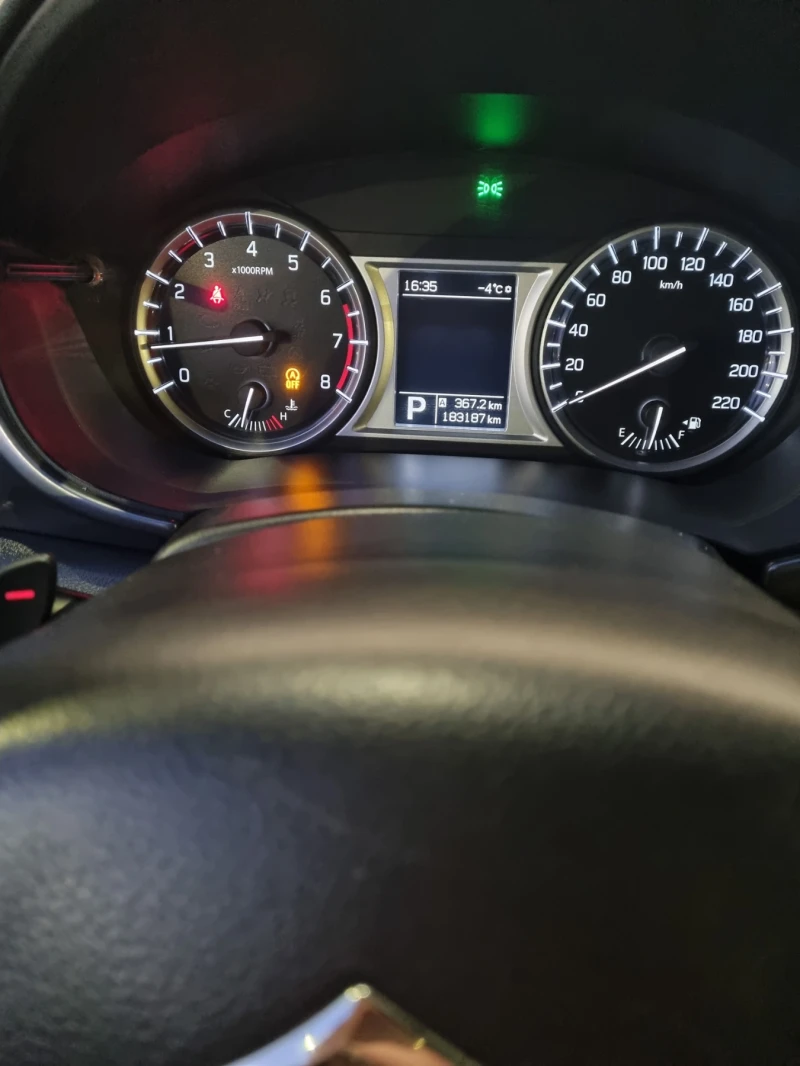 Suzuki Vitara 1.6 БЕНЗИН - АВТОМАТ, снимка 11 - Автомобили и джипове - 53189475