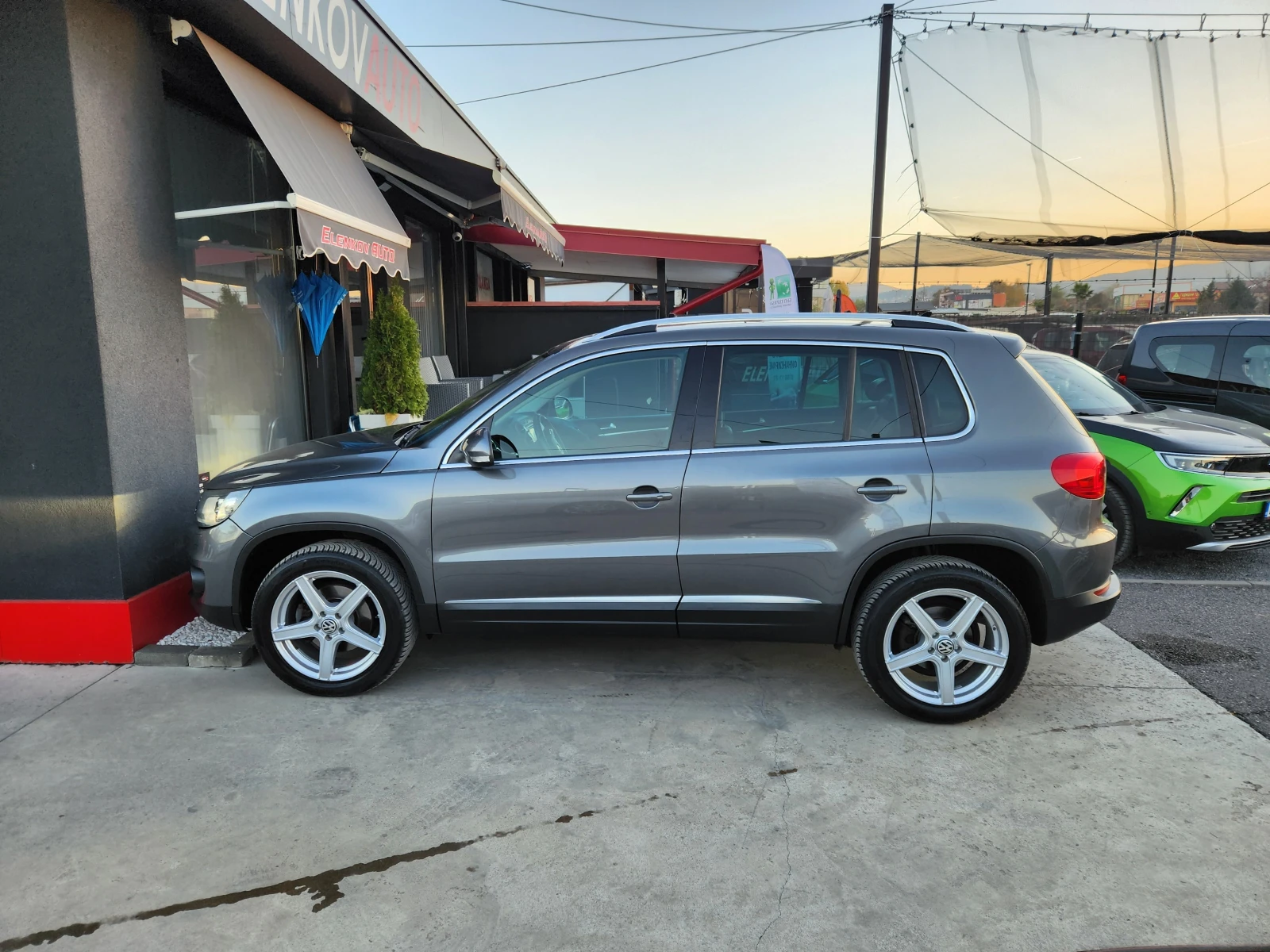 VW Tiguan 2.0TSI-211к.с EURO 5-4x4-АВТОМАТИК-ШВЕЙЦАРИЯ - изображение 4