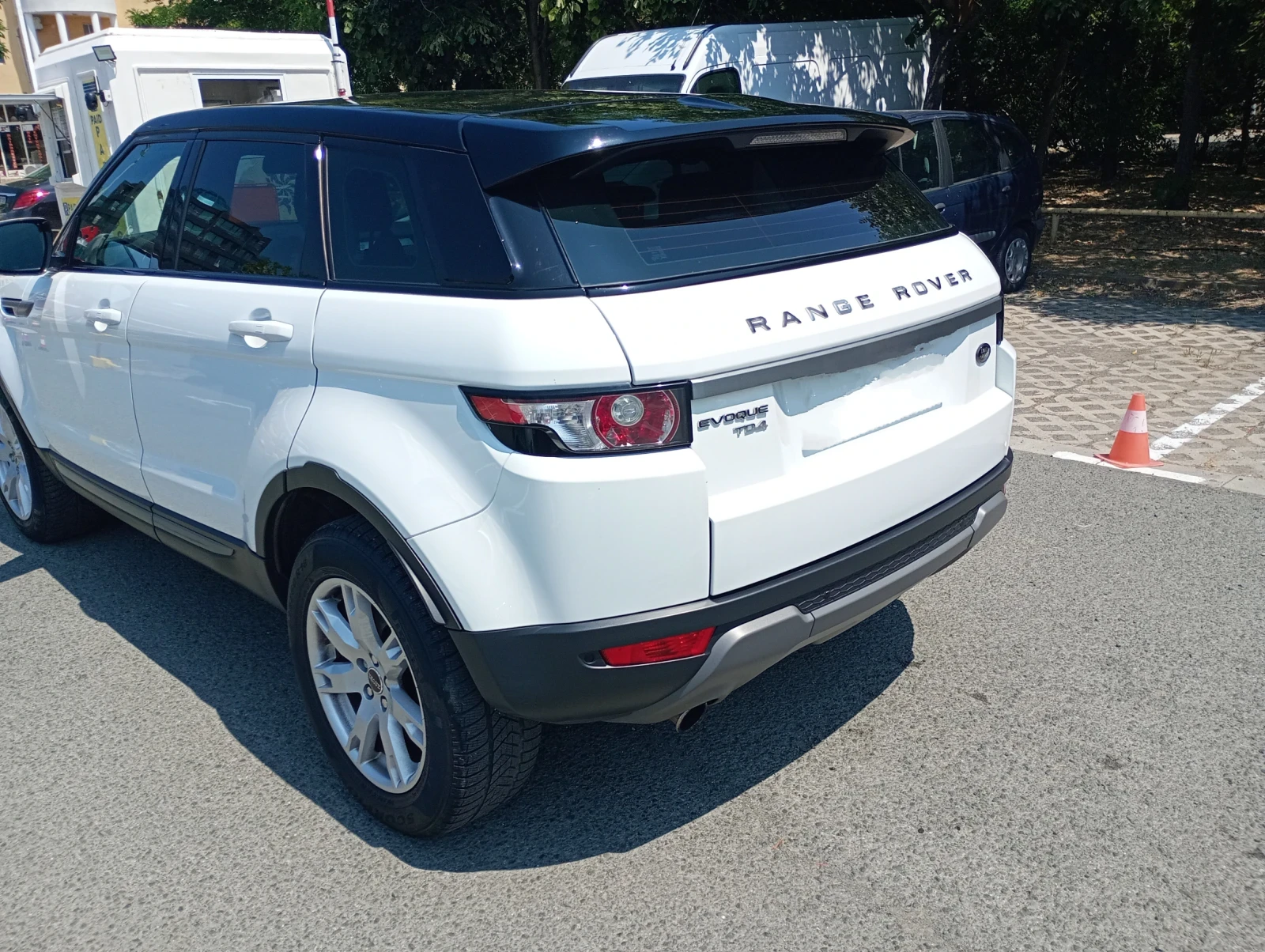 Land Rover Range Rover Evoque 2.2d 1ви собственик! - изображение 2