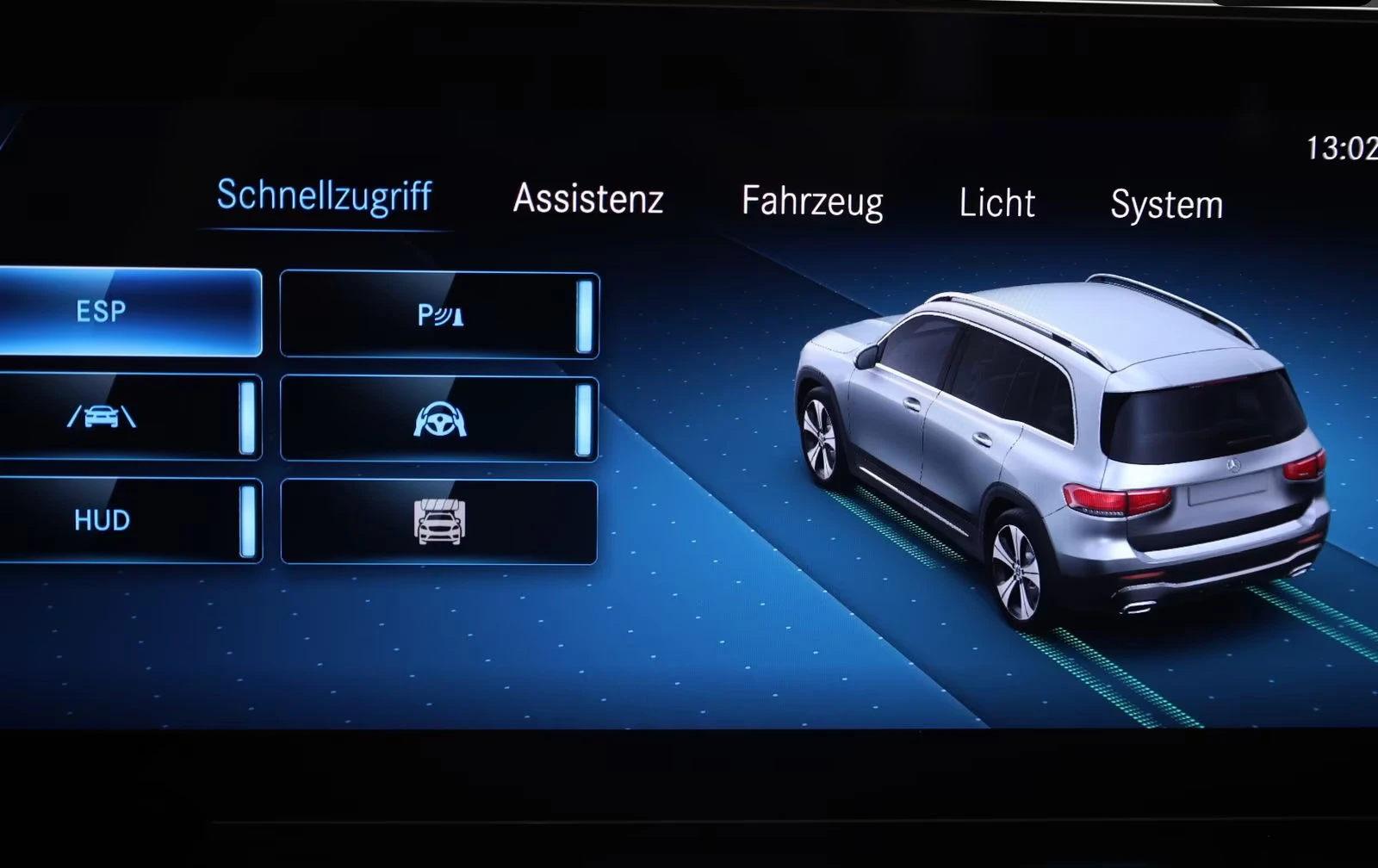 Mercedes-Benz GLB 200 AMG/150HP/PANO/ACC/CAM/HUD/DISTRO/328z, снимка 14 - Автомобили и джипове - 54290533