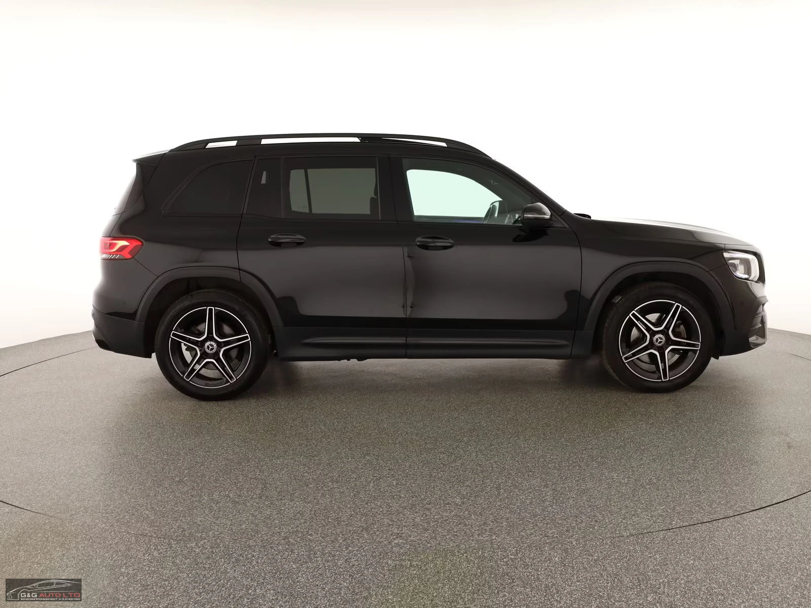 Mercedes-Benz GLB 200 AMG/150HP/PANO/ACC/CAM/HUD/DISTRO/328z, снимка 5 - Автомобили и джипове - 54290533