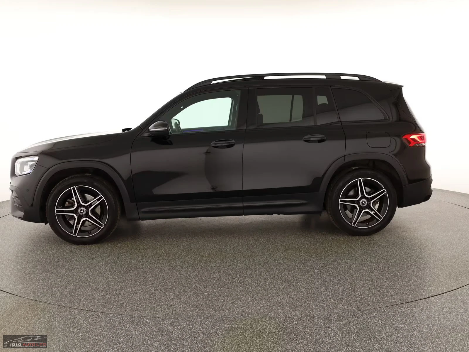 Mercedes-Benz GLB 200 AMG/150HP/PANO/ACC/CAM/HUD/DISTRO/328z, снимка 2 - Автомобили и джипове - 54290533