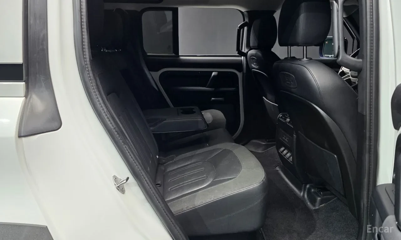 Land Rover Defender | AWD | Air Suspension | 360  Camera | ACC, снимка 12 - Автомобили и джипове - 55472251