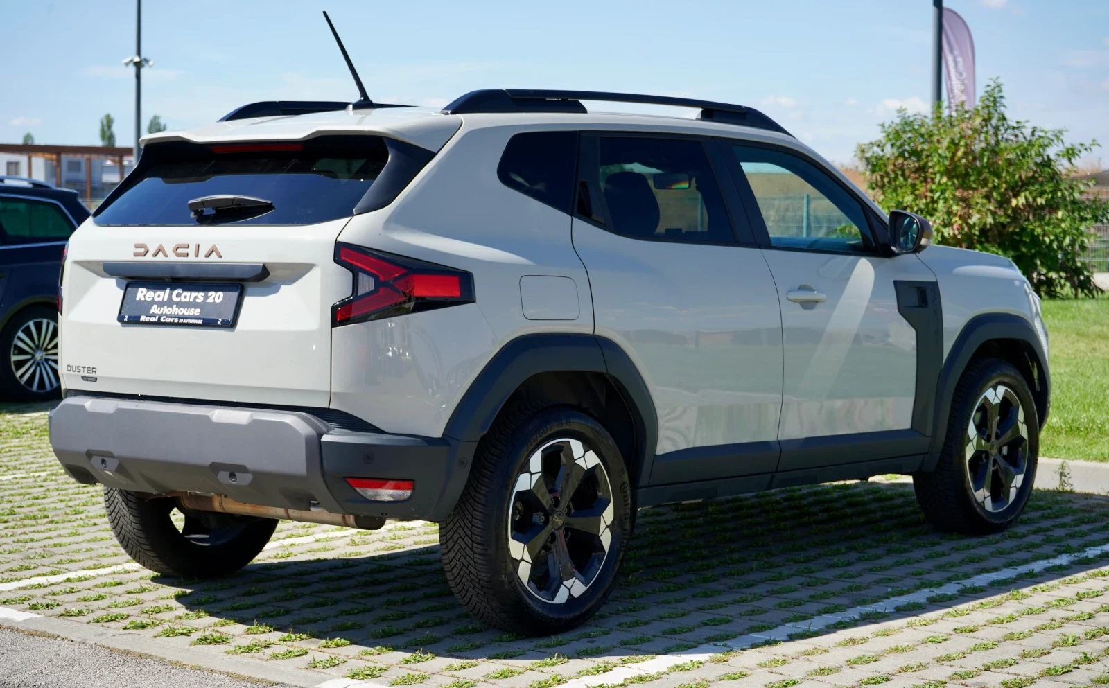 Dacia Duster HYBRID* EXTREME* 360CAM* LED* CARPLAY* , снимка 4 - Автомобили и джипове - 56083667
