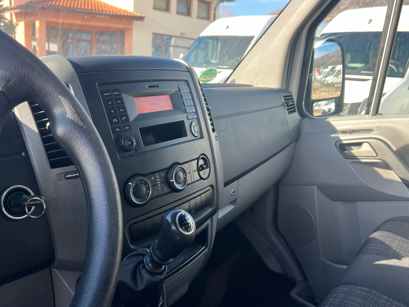 Mercedes-Benz Sprinter 316 CDI , Клима , Facelift  - изображение 10