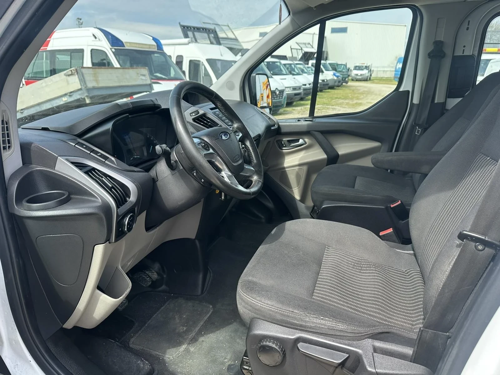 Ford Transit Custom, снимка 16 - Бусове и автобуси - 54050204