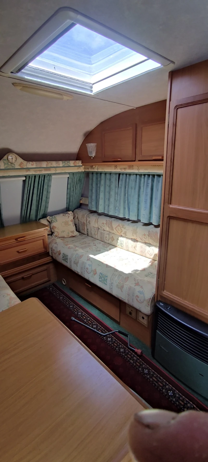 Каравана Avondale RIALTO, снимка 5 - Каравани и кемпери - 52461562