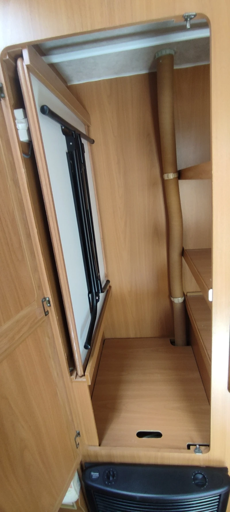 Каравана Avondale RIALTO, снимка 7 - Каравани и кемпери - 52461562