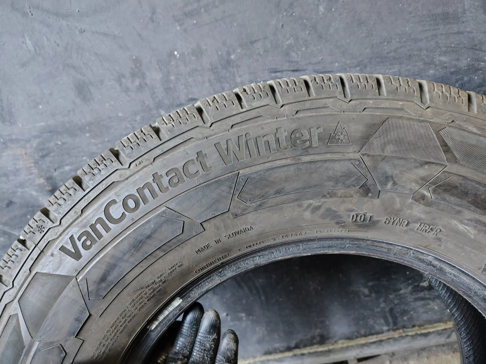 Гуми Зимни 225/75R16, снимка 6 - Гуми и джанти - 55837482