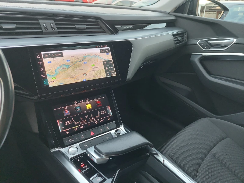 Audi E-Tron 55 95kWh LONG RANGE, снимка 12 - Автомобили и джипове - 43702443