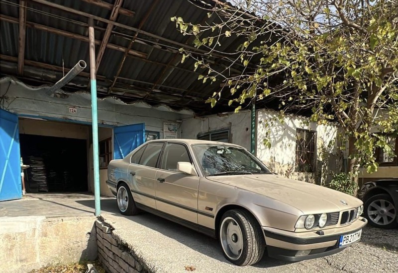 BMW 525, снимка 1 - Автомобили и джипове - 45658869