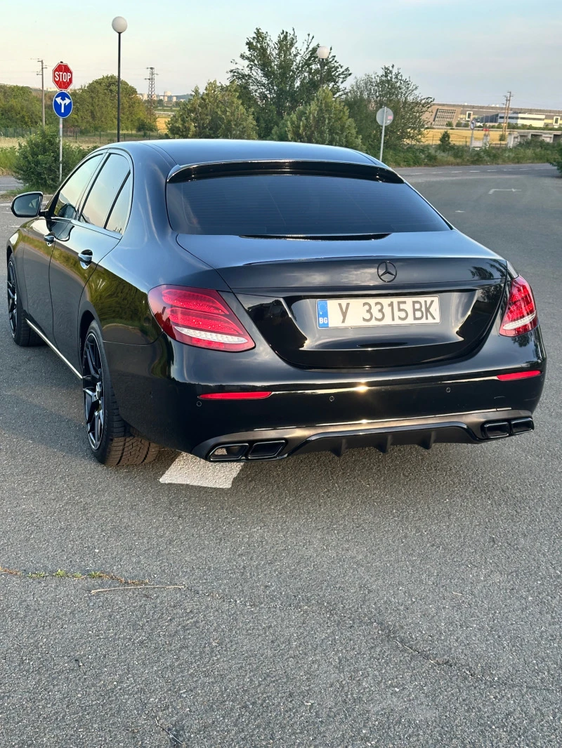 Mercedes-Benz E 220, снимка 3 - Автомобили и джипове - 46006601