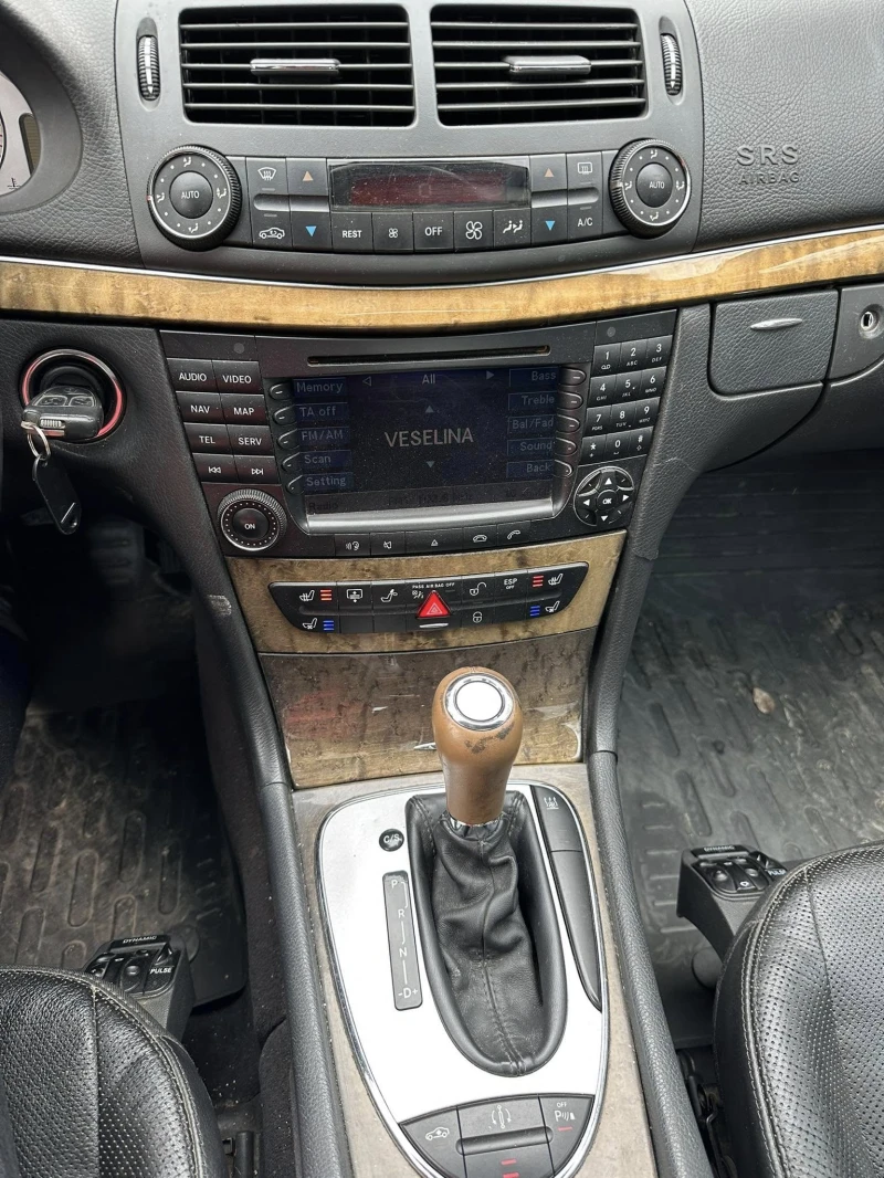 Mercedes-Benz E 320 v6 7g air harman logic, снимка 12 - Автомобили и джипове - 49118414