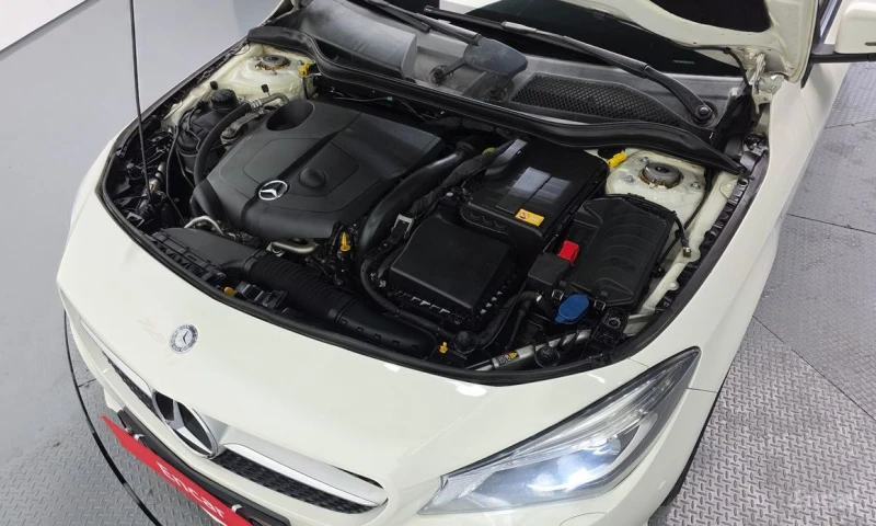 Mercedes-Benz CLA 200, снимка 6 - Автомобили и джипове - 53515521
