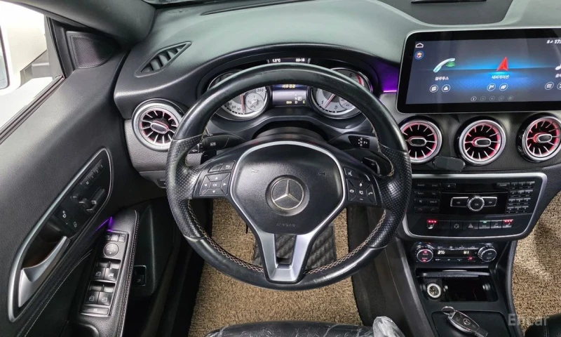 Mercedes-Benz CLA 200, снимка 13 - Автомобили и джипове - 53515521