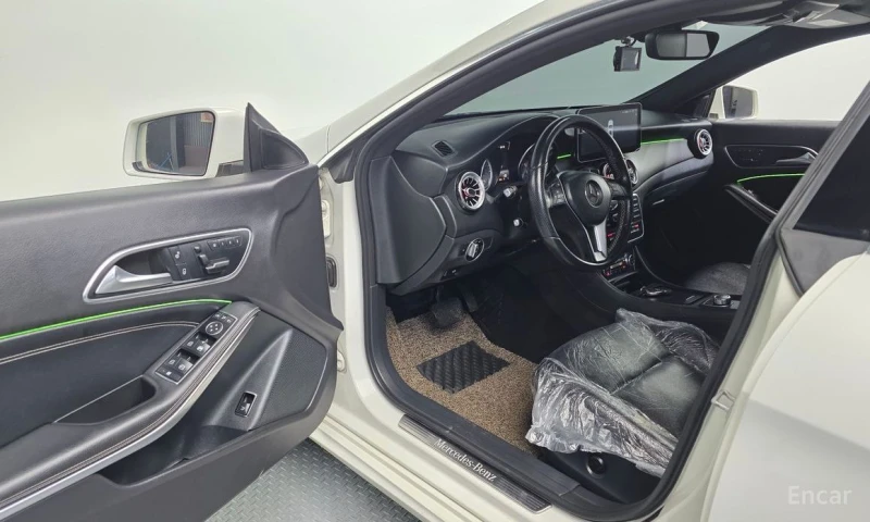 Mercedes-Benz CLA 200, снимка 10 - Автомобили и джипове - 53515521