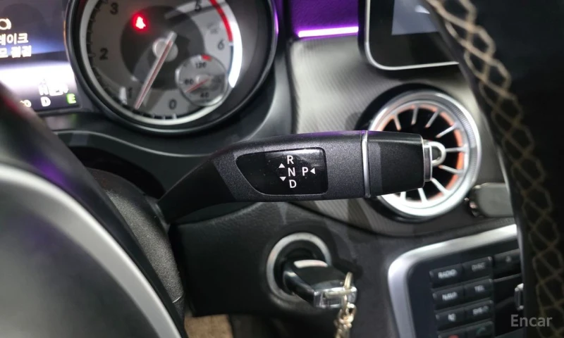 Mercedes-Benz CLA 200, снимка 9 - Автомобили и джипове - 53515521