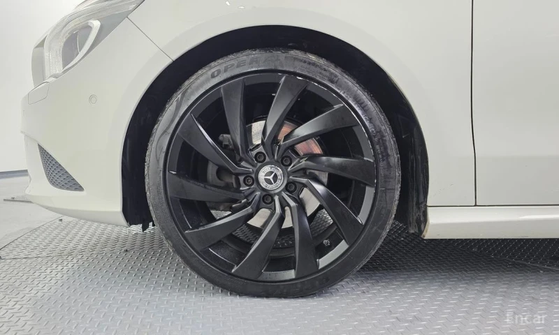 Mercedes-Benz CLA 200, снимка 5 - Автомобили и джипове - 53515521