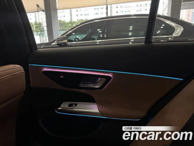 Mercedes-Benz E 200, снимка 15 - Автомобили и джипове - 56077572