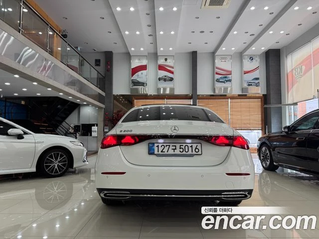 Mercedes-Benz E 200, снимка 4 - Автомобили и джипове - 56077572