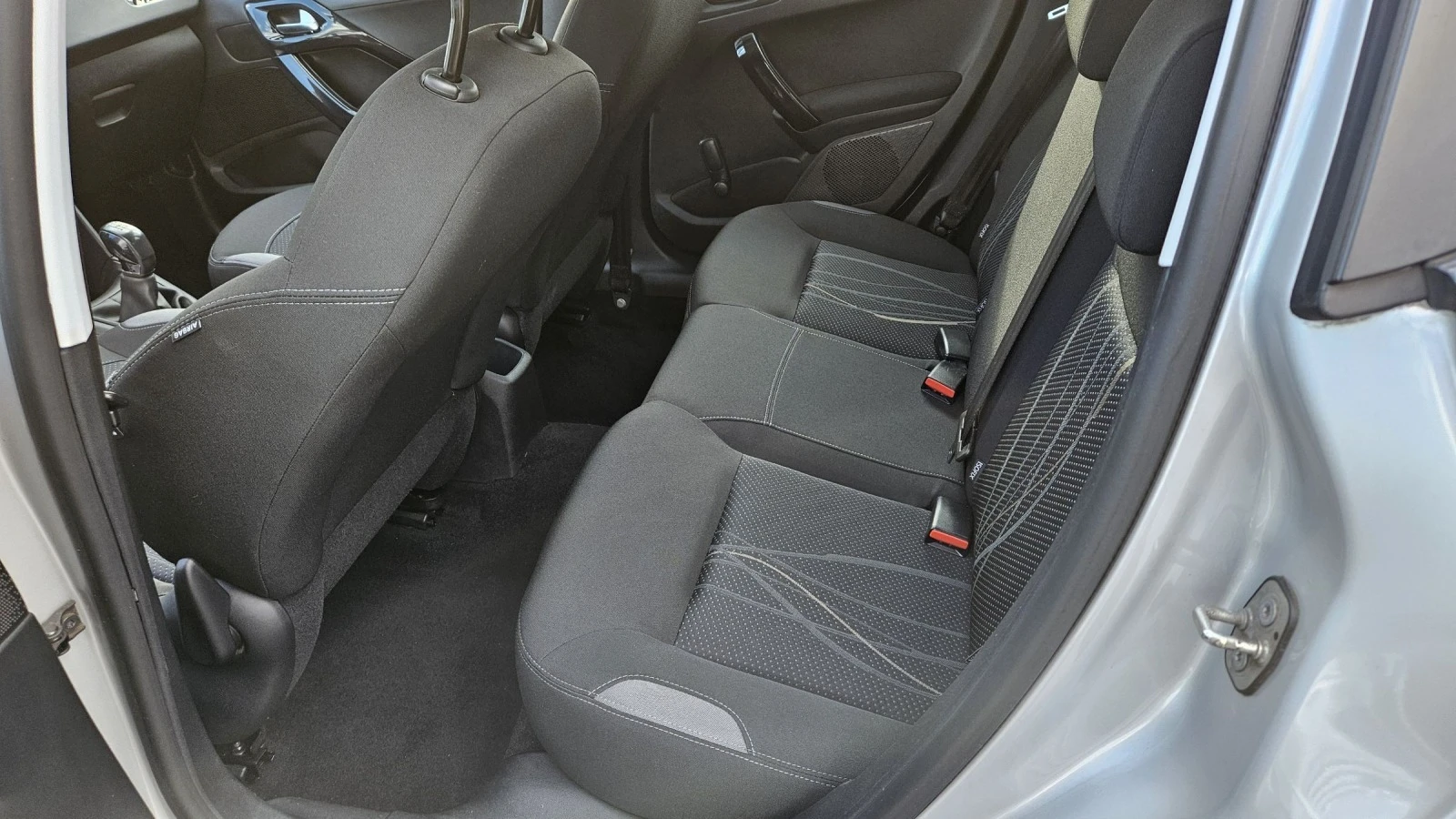 Peugeot 208 1.4 HDI / 68  �.� /   ��� | Mobile.bg � ����������� 12