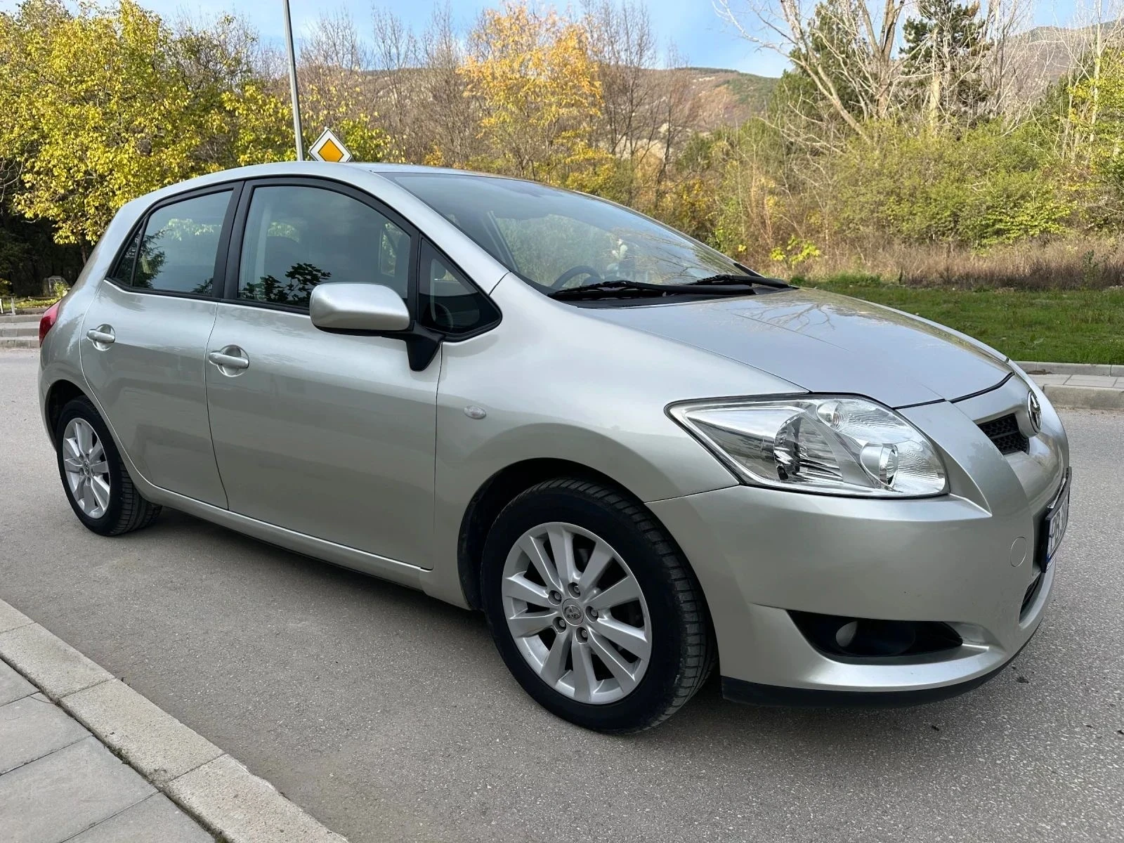 Toyota Auris 1.6//KEYLESS GO//124ps//KLIMATRONIK - изображение 8
