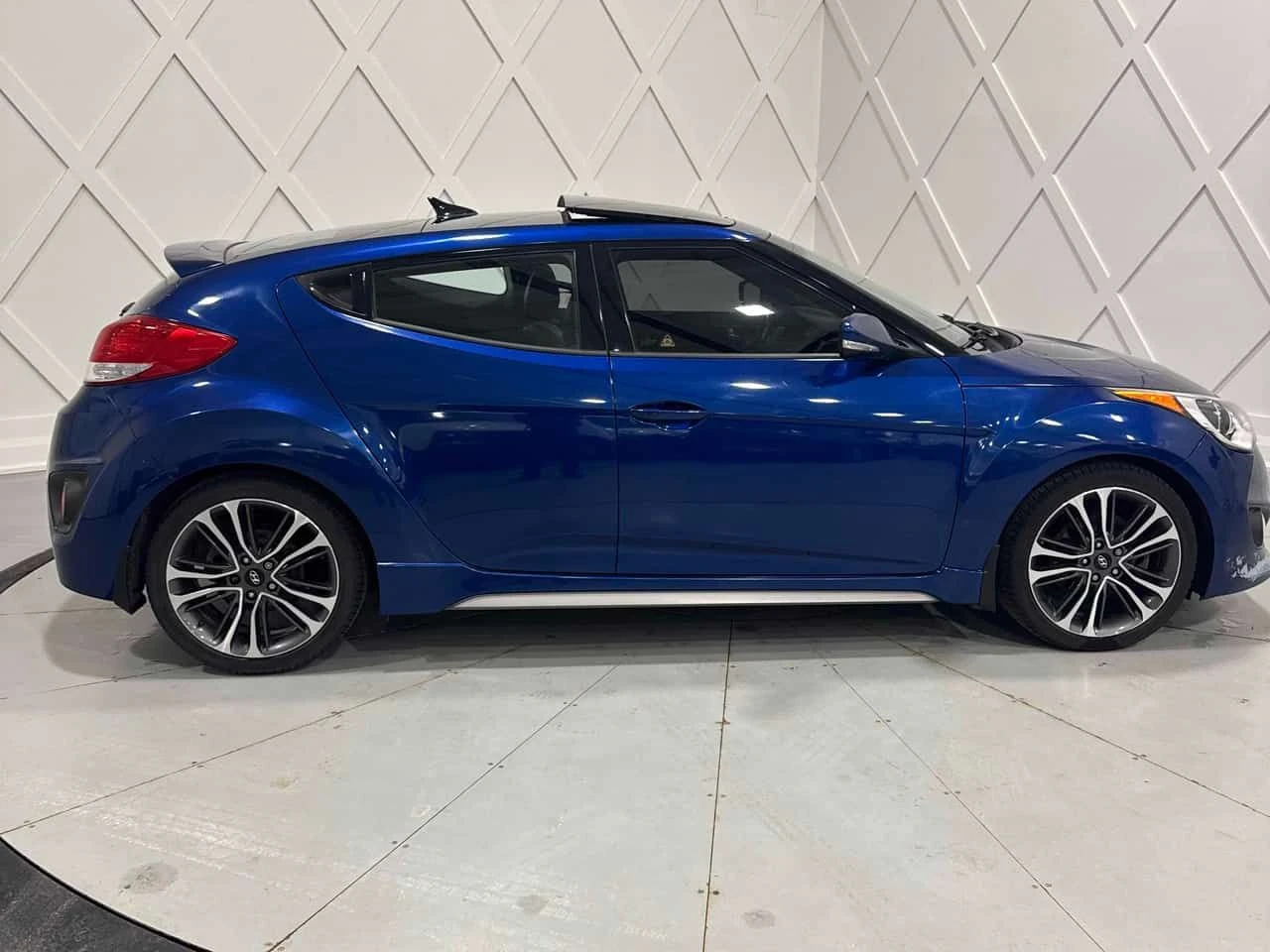 Hyundai Veloster  * Turbo * CARFAX * ПАНО * ПОДГРЕВИ * 2 КЛЮЧА, снимка 3 - Автомобили и джипове - 54066746