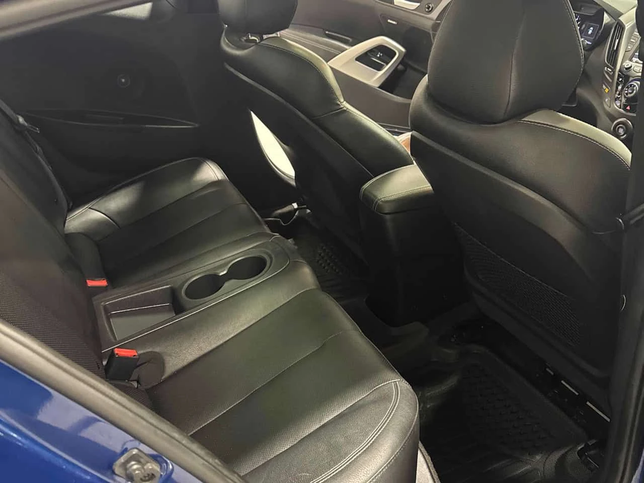 Hyundai Veloster  * Turbo * CARFAX * ПАНО * ПОДГРЕВИ * 2 КЛЮЧА, снимка 16 - Автомобили и джипове - 54066746