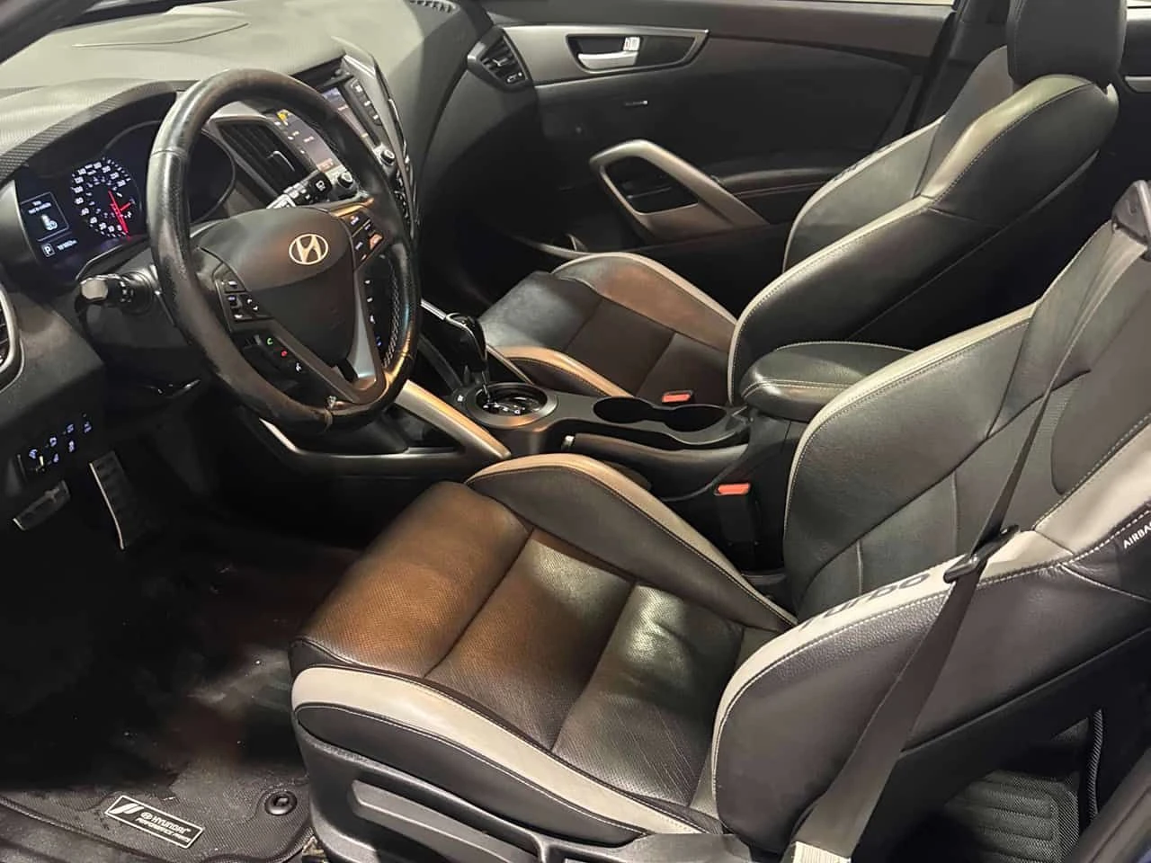 Hyundai Veloster  * Turbo * CARFAX * ПАНО * ПОДГРЕВИ * 2 КЛЮЧА, снимка 14 - Автомобили и джипове - 54066746