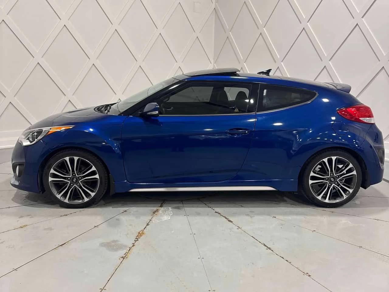 Hyundai Veloster  * Turbo * CARFAX * ПАНО * ПОДГРЕВИ * 2 КЛЮЧА, снимка 2 - Автомобили и джипове - 54066746