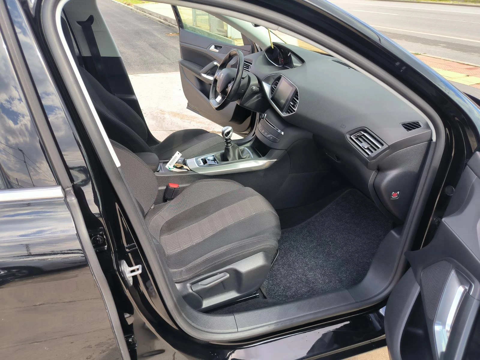 Peugeot 308 1.6d-6sk-Navi-Euro-6B-Keyless, снимка 17 - Автомобили и джипове - 54087965