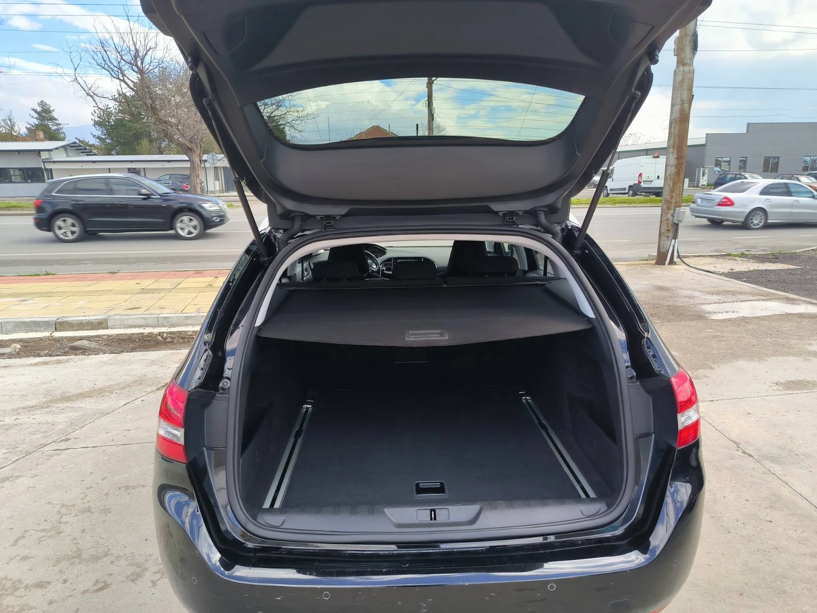 Peugeot 308 1.6d-6sk-Navi-Euro-6B-Keyless, снимка 11 - Автомобили и джипове - 54087965