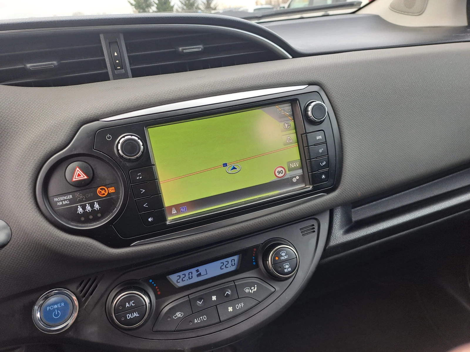 Toyota Yaris 1.5i ХИБРИД 73К.С., снимка 8 - Автомобили и джипове - 54200651