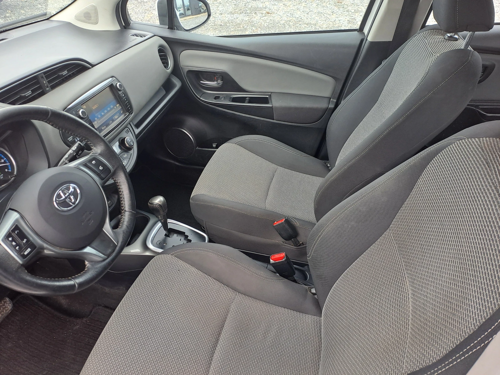 Toyota Yaris 1.5i ХИБРИД 73К.С., снимка 6 - Автомобили и джипове - 54200651