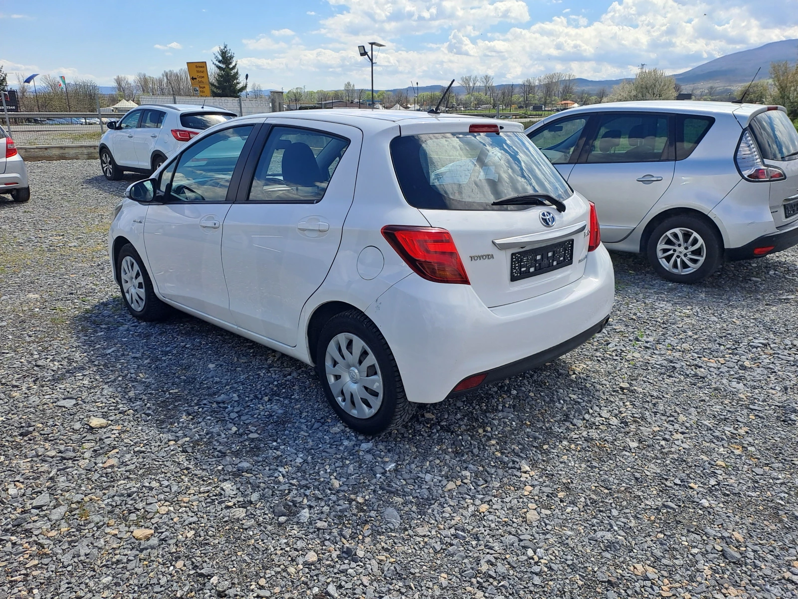 Toyota Yaris 1.5i ХИБРИД 73К.С., снимка 5 - Автомобили и джипове - 54200651