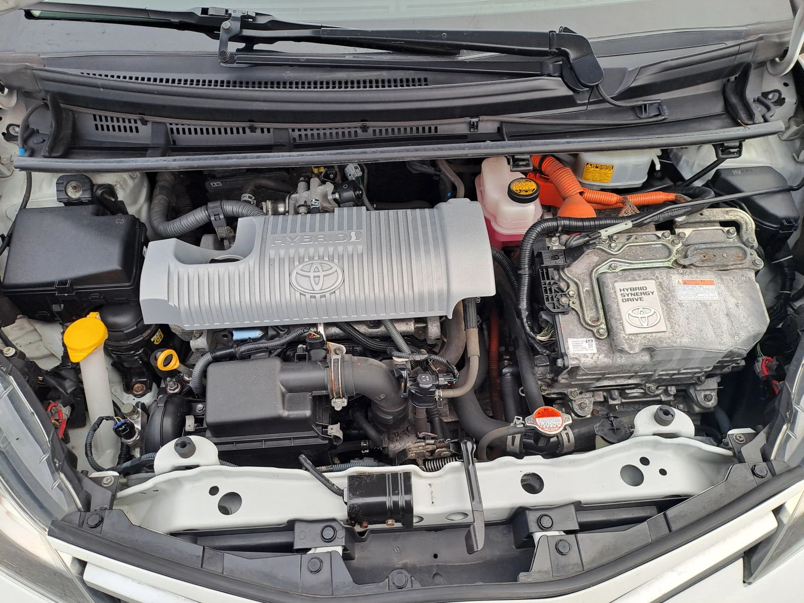 Toyota Yaris 1.5i ХИБРИД 73К.С., снимка 9 - Автомобили и джипове - 54200651