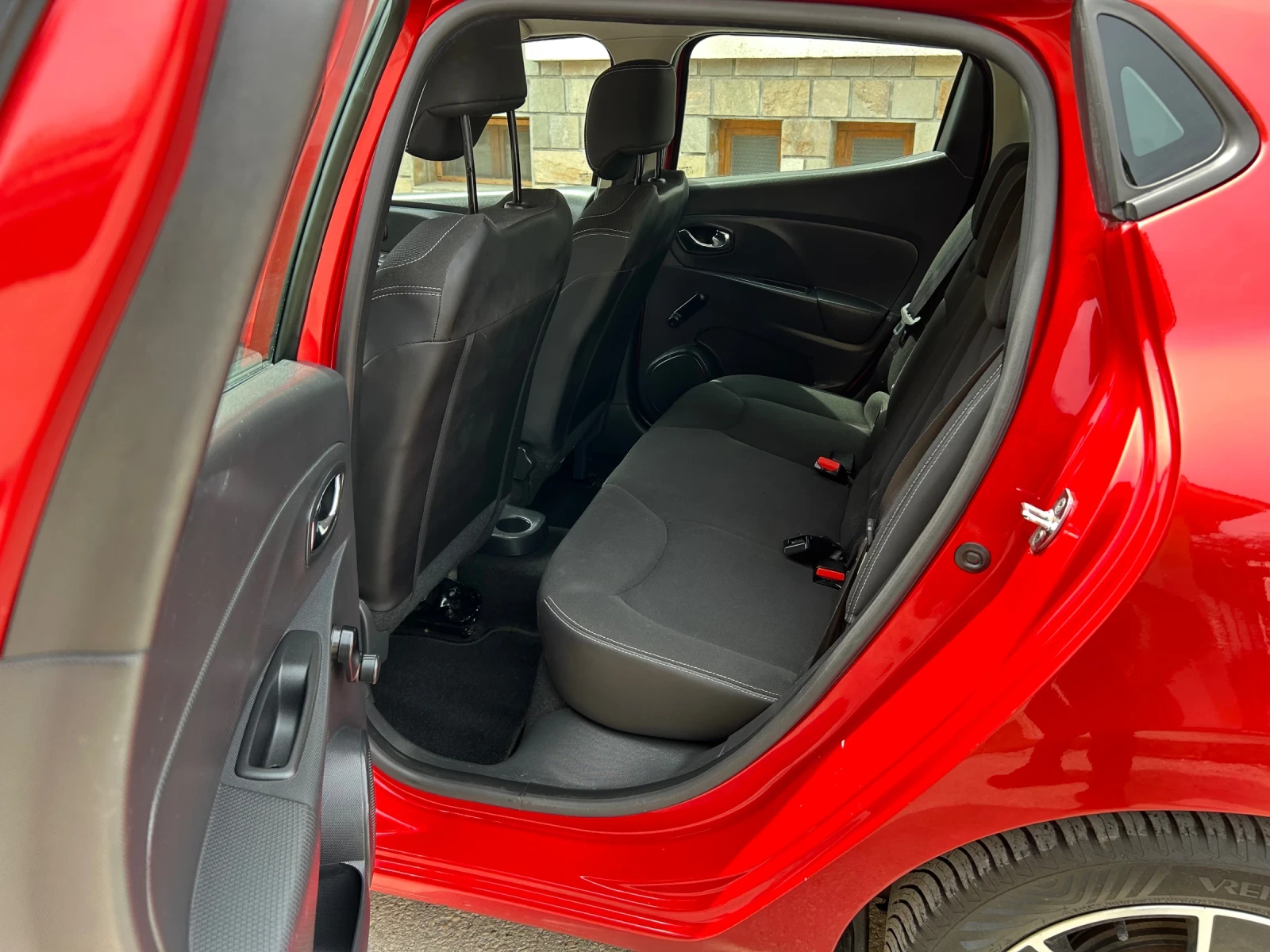 Renault Clio 0.9TCe 90k.c НАВИ, снимка 11 - Автомобили и джипове - 54386594