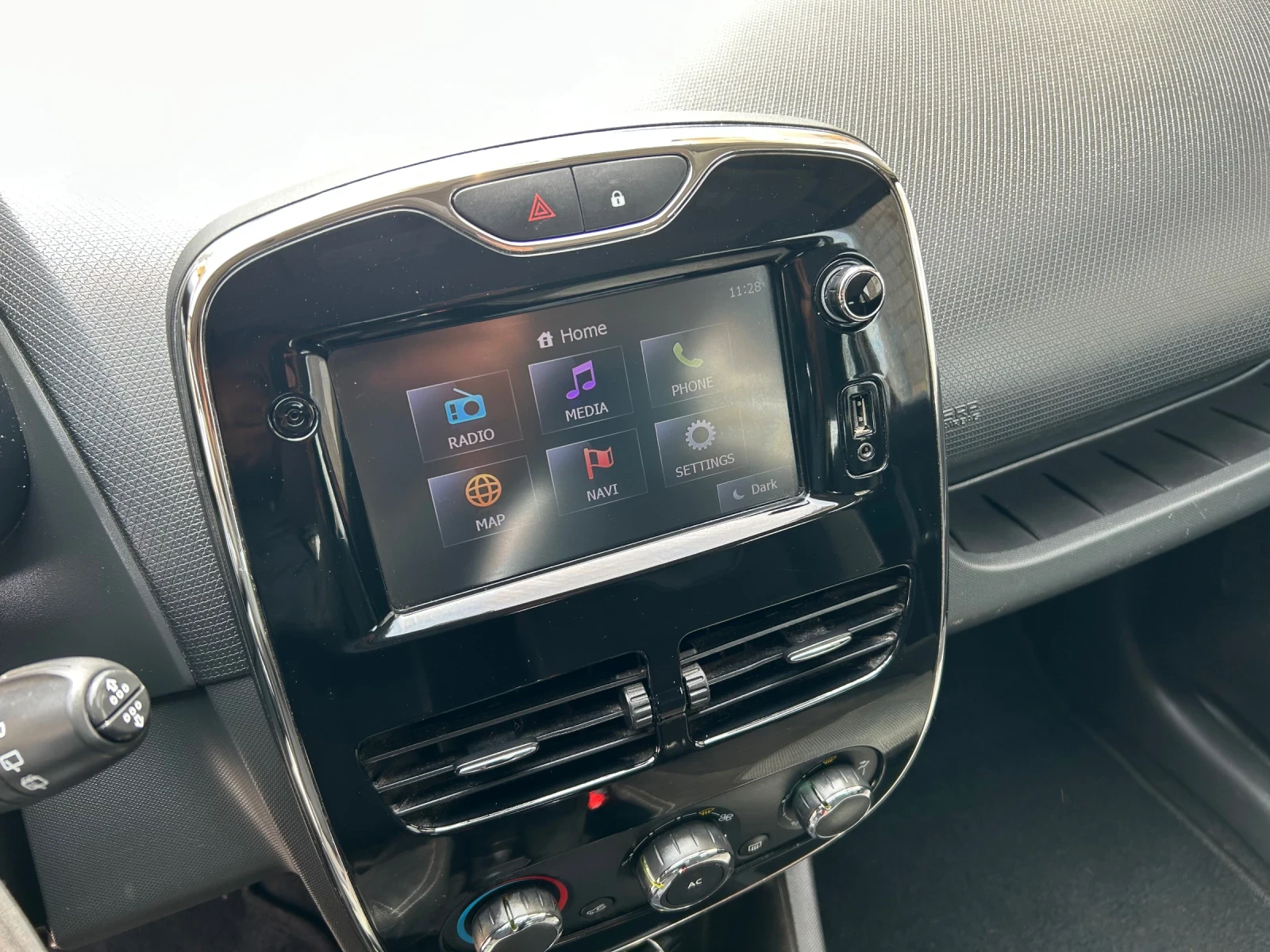 Renault Clio 0.9TCe 90k.c НАВИ, снимка 12 - Автомобили и джипове - 54386594