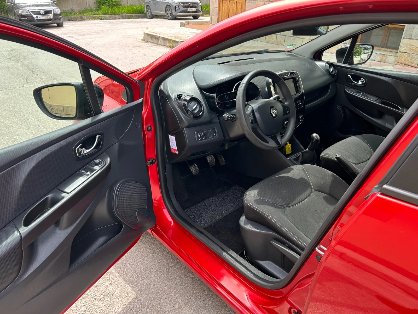 Renault Clio 0.9TCe 90k.c НАВИ, снимка 8 - Автомобили и джипове - 54386594