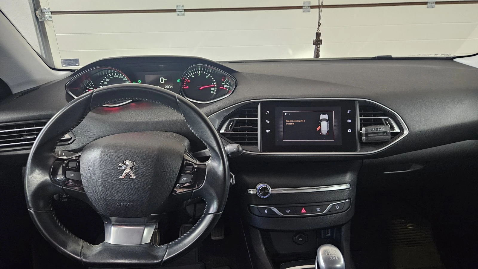 Peugeot 308 1.5 bluehdi, снимка 13 - Автомобили и джипове - 54718756