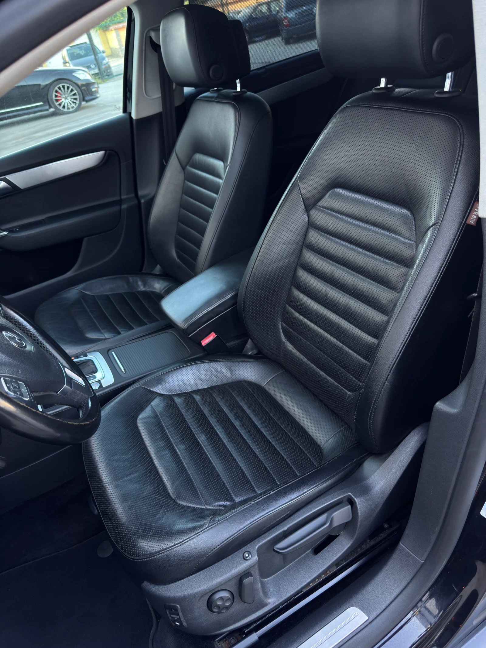 VW Passat Highline 2.0 TDI DSG/Keyless/ACC/Панорама/CarPlay, снимка 8 - Автомобили и джипове - 55074681