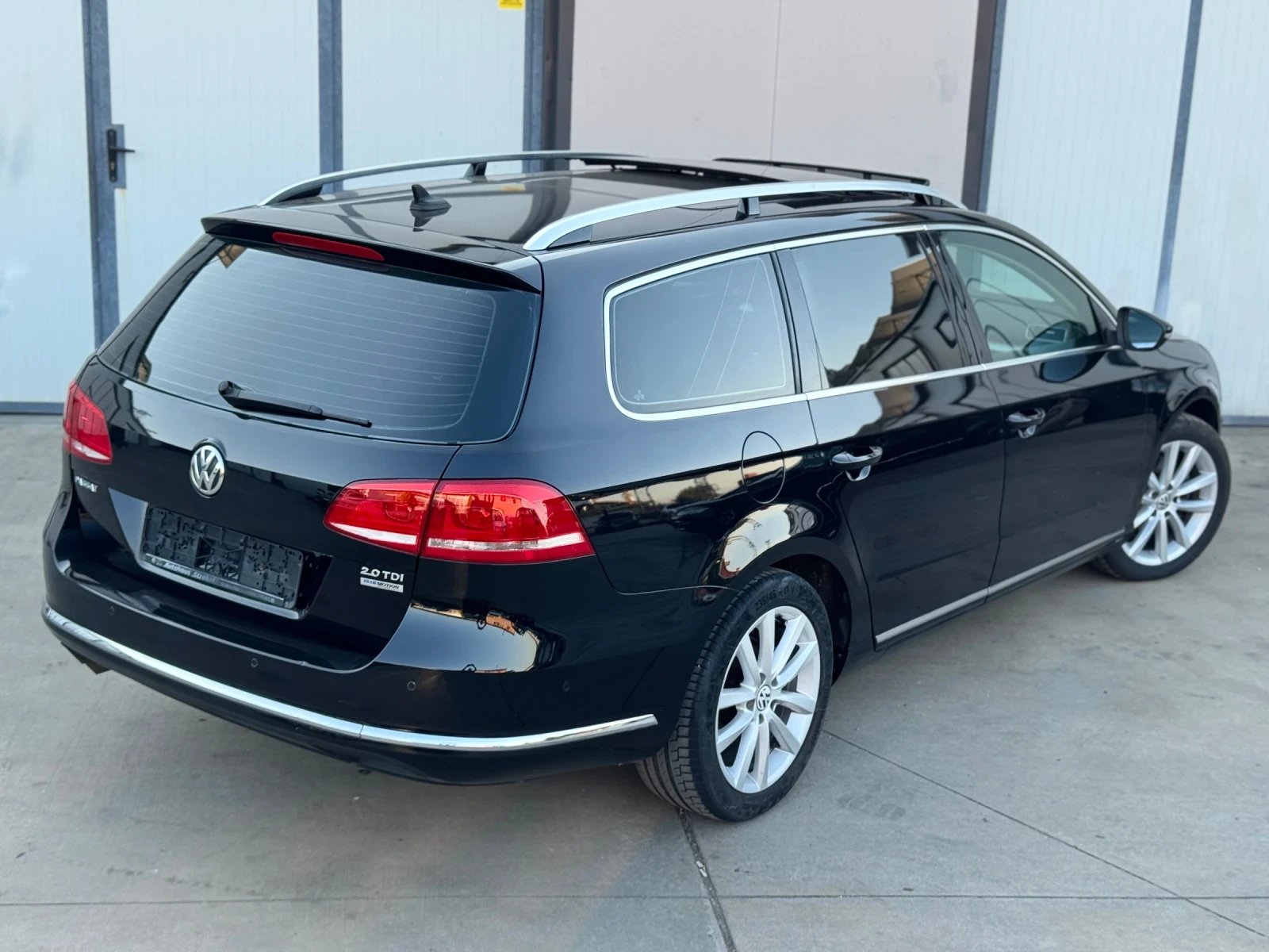 VW Passat Highline 2.0 TDI DSG/Keyless/ACC/Панорама/CarPlay, снимка 4 - Автомобили и джипове - 55074681