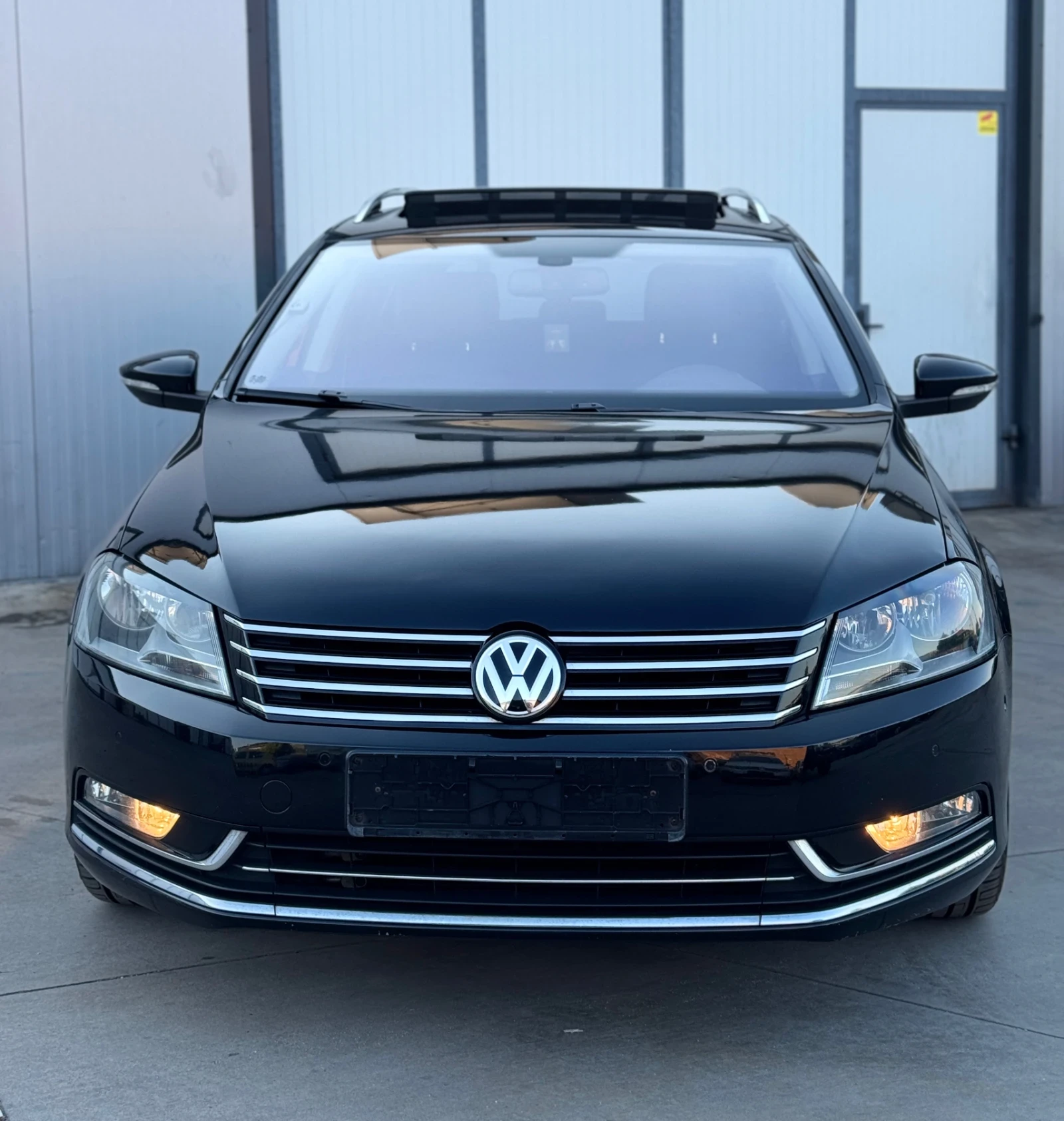 VW Passat Highline 2.0 TDI DSG/Keyless/ACC/Панорама/CarPlay, снимка 2 - Автомобили и джипове - 55074681