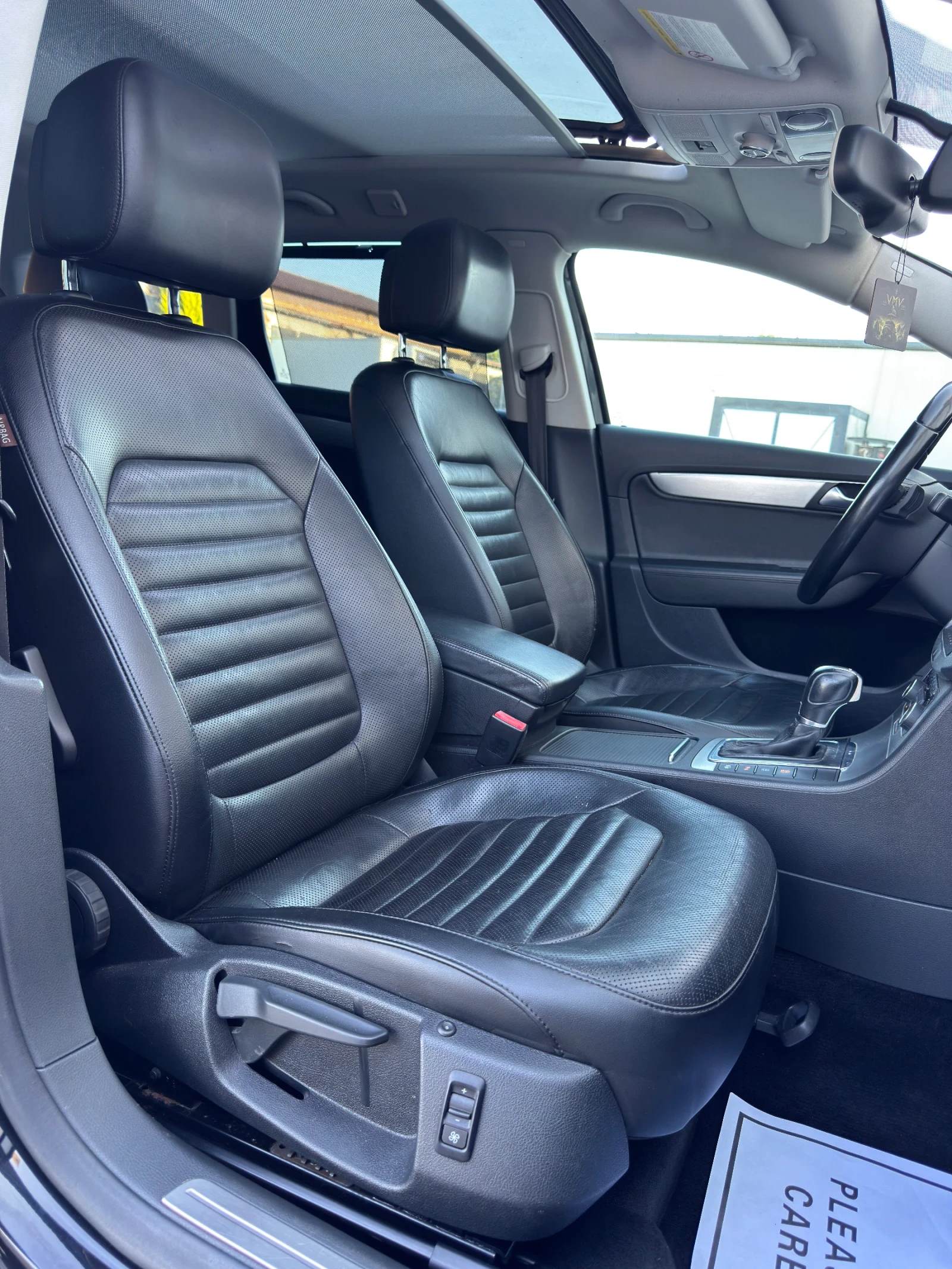 VW Passat Highline 2.0 TDI DSG/Keyless/ACC/Панорама/CarPlay, снимка 9 - Автомобили и джипове - 55074681